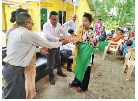 बरहथवा नगरपालिका वडा नं २ द्धारा गर्भवतीलाई निःशुल्क अण्डा वितरण