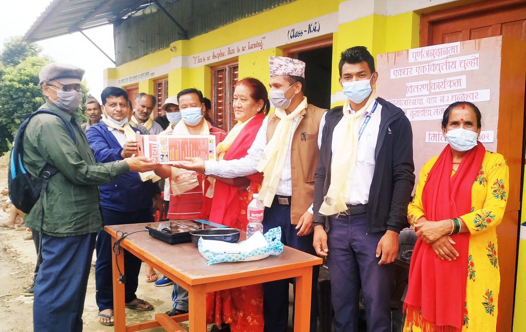 सुन्दरबजार नगरपालिका ३ द्धारा एक घर, एक विद्युतिय चुल्हो बितरण