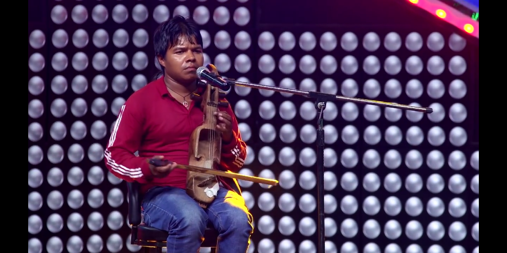 ‘बल्छी काडैले’ बोलको गित गाएर चर्चामा आएका तेजिन्द्र गन्धर्ब जन्मदिनको अवसरमा मन्थलीमा गुञ्जिए