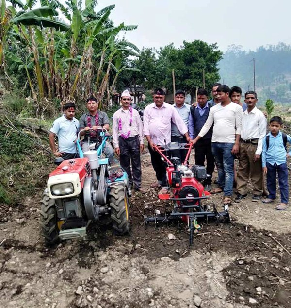 जोरायल गाउँपालिकाद्धारा कृषकलाई हाते ट्याक्टर वितरण