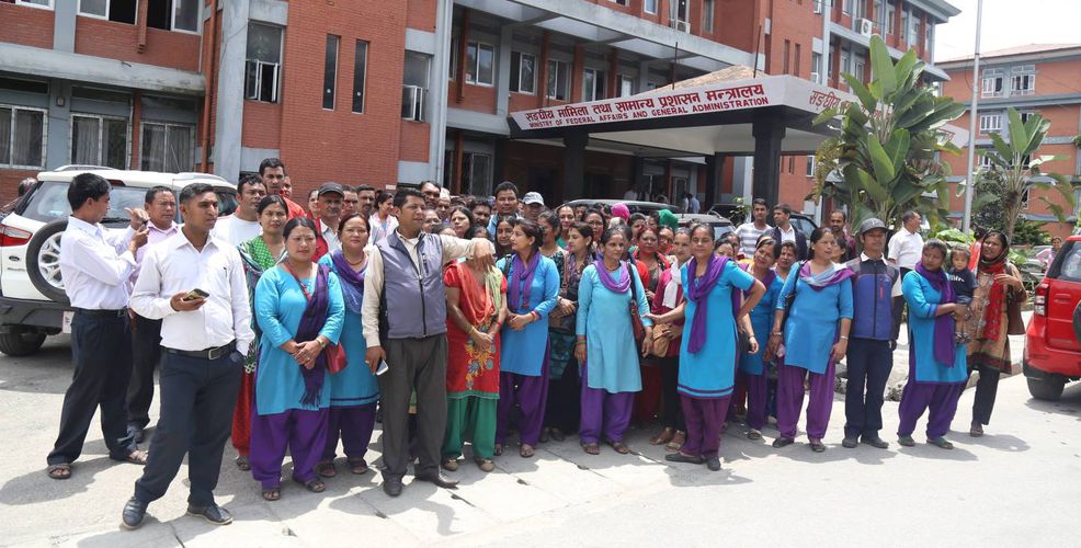 कर्मचारीलाई हप्तामा दुई दिन बिदा दिन प्रस्ताव
