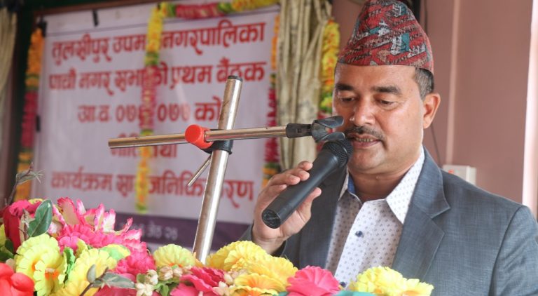 तुलसीपुर उपमहानगरपालिकाले फुलको माला, ढाकाको खादा र दुना टपरीलाई प्राथमिकता दिने