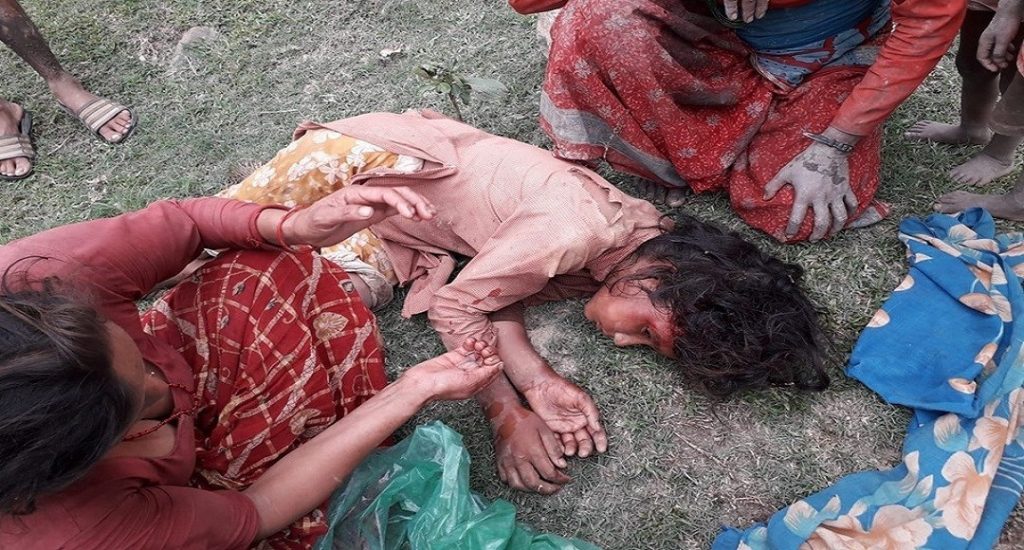 पानी छोएको निहुँमा दलितलाइ यसरि मरणासन्न हुनेगरि कुटपिट, प्रहरीले पनि सहयोग गरेन पिडितलाई
