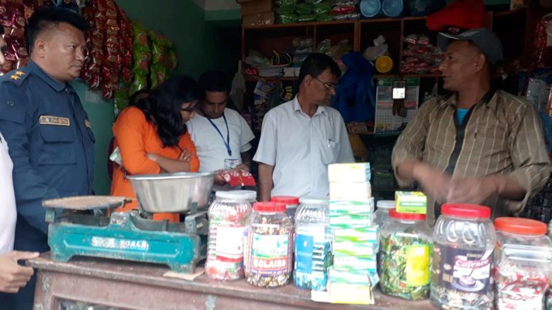 रामेछाप खाँडादेवी गाउँपालिका द्धारा गाल्वा बजार अनुगमन