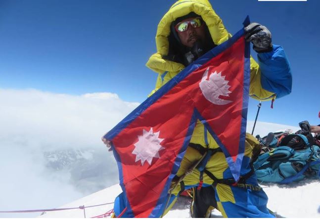 सगरमाथा आरोही रामेछापका पाण्डेले फेरि चढे हिमाल
