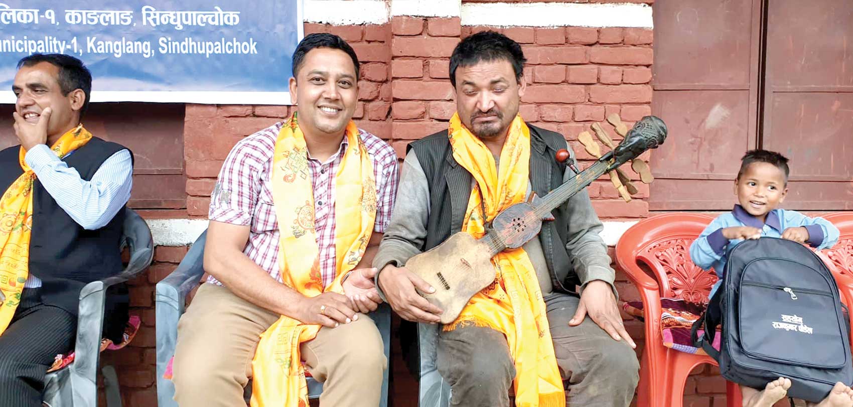 भोटेकाशी गाउँपालिका अध्यक्ष पौडेलको सहयोग पाएपछी  दृष्टिविहीन वीरवहादुरको परीवार दंग