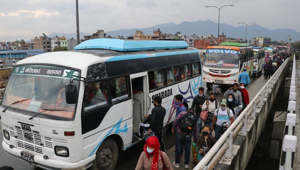 दोलखाको तामाकोशी, मेलुङ, भिमेश्वर लगायतका स्थानका लागि सय भन्दा बढि बस काठमाडौंबाट छुटे