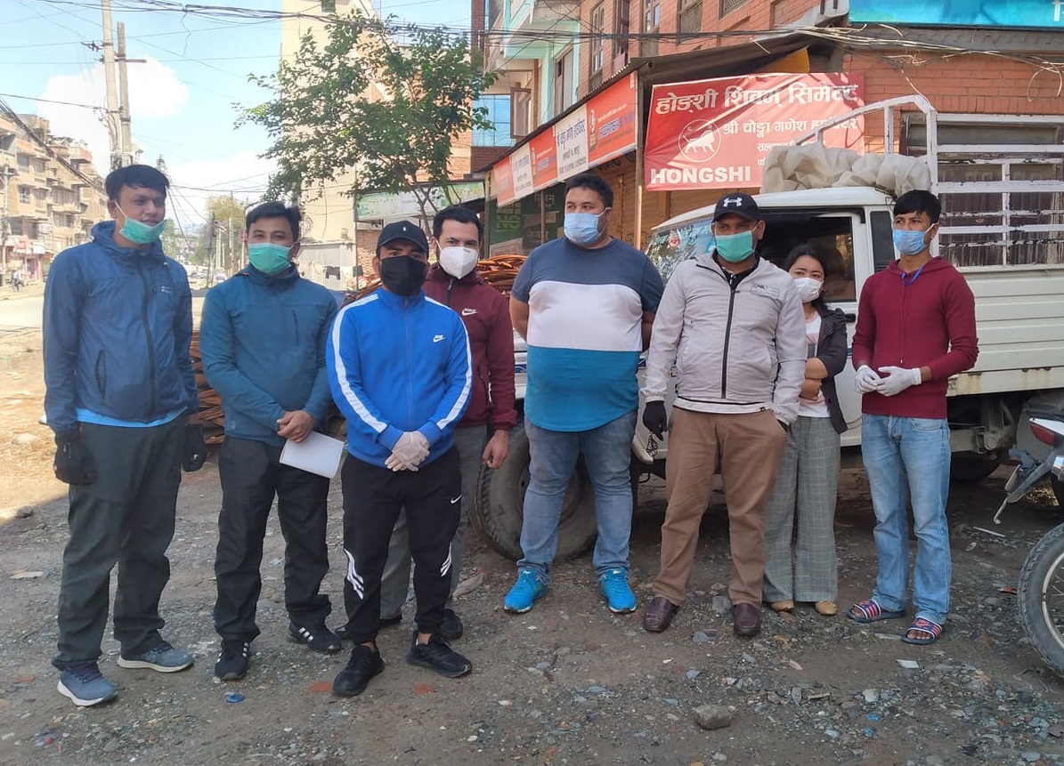 दोलखा तामाकोशीका यूवाहरु राहत लिएर टोल टोल मै