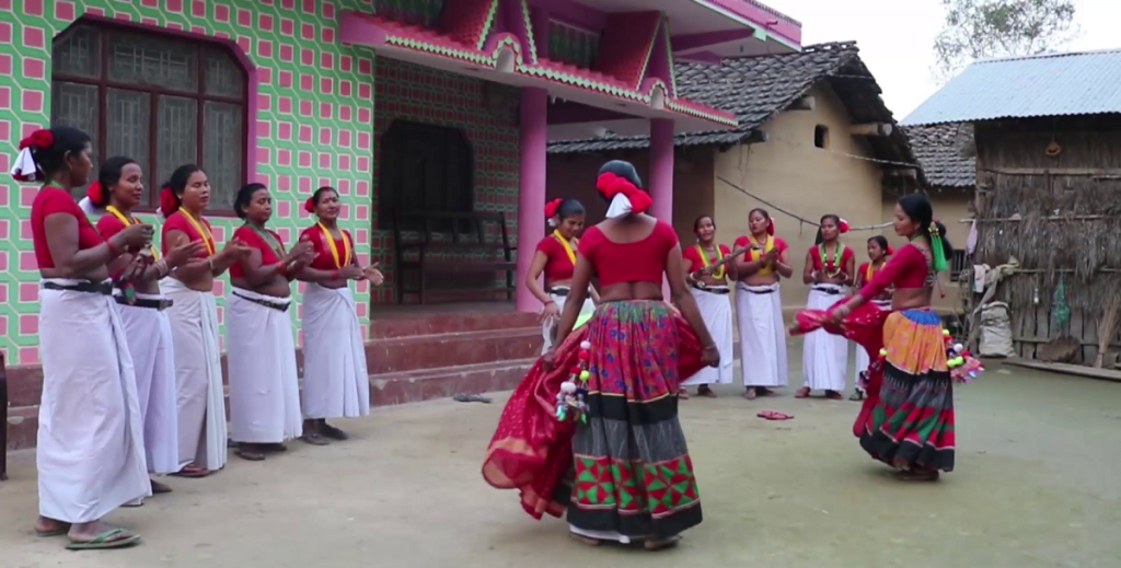 थारु समुदायमा नयाँ वर्षको उत्साह, गाउँको नयाँ नेतृत्व चयन
