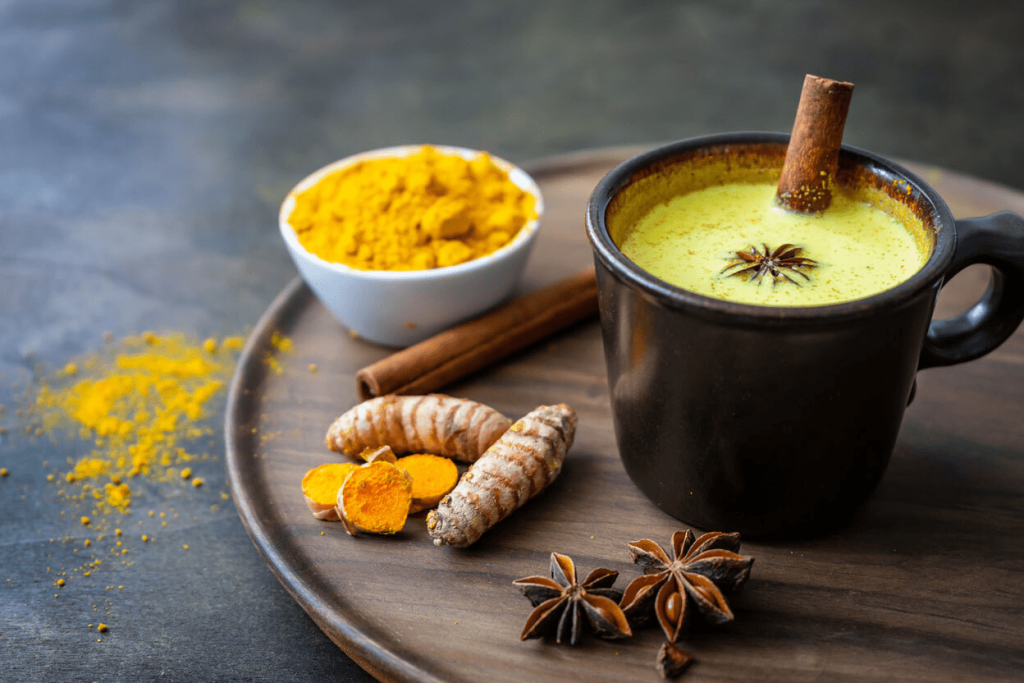 जाडोमा दूधमा यी प्राकृतिक पदार्थ मिसाएर पिउँदा शरीर न्यानो र रोग प्रतिरोधात्मक क्षमता बलियो